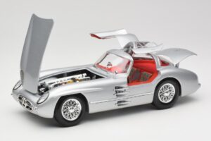 Mercedes 300 SLR Uhlenhaut Coupe Silver Maisto 1:18 36898 Metall — bild 2 av 8