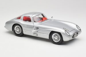 Mercedes 300 SLR Uhlenhaut Coupe Silver Maisto 1:18 36898 Metall — bild 6 av 8