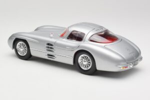 Mercedes 300 SLR Uhlenhaut Coupe Silver Maisto 1:18 36898 Metall — bild 7 av 8