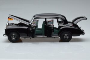 Mercedes 300 W186 Konrad Adenauer Norev 1:18 183707 Metall — bild 4 av 9