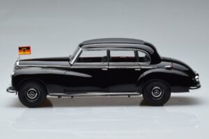 Mercedes 300 W186 Konrad Adenauer Norev 1:18 183707 Metall — bild 5 av 9