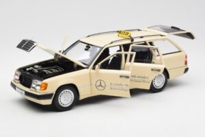 Mercedes 300D S124 T-Model Ljus Elfenben Taxi Återförsäljarupplaga Norev 1:18 B66040702 Metall — bild 2 av 8