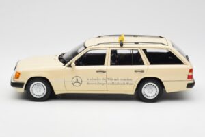 Mercedes 300D S124 T-Model Ljus Elfenben Taxi Återförsäljarupplaga Norev 1:18 B66040702 Metall — bild 4 av 8