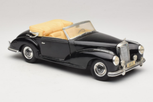 Mercedes 300S Svart Maisto 1:18 52116-P1 Metall — bild 6 av 8