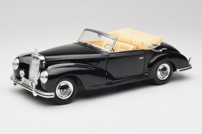 Mercedes 300SC W188 Obsidian Svart Maisto 1:18 806B Metall