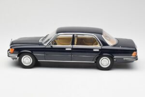 Mercedes 450 SEL 6.9 W116 Mörkblå Revell 1:18 8956 Metall — bild 4 av 8