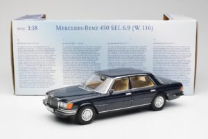 Mercedes 450 SEL 6.9 W116 Mörkblå Revell 1:18 8956 Metall — bild 8 av 8