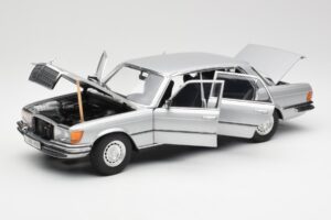Mercedes 450 SEL 6.9 W116 Silver Revell 1:18 8955 Metall — bild 2 av 8