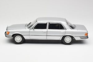 Mercedes 450 SEL 6.9 W116 Silver Revell 1:18 8955 Metall — bild 4 av 8