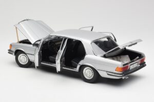 Mercedes 450 SEL 6.9 W116 Silver Revell 1:18 8955 Metall — bild 5 av 8