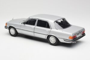 Mercedes 450 SEL 6.9 W116 Silver Revell 1:18 8955 Metall — bild 7 av 8