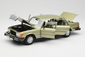 Mercedes 450 SEL W116 J.R. Ewing Dallas Silvergrön Norev 1:18 183975 Metall — bild 2 av 8