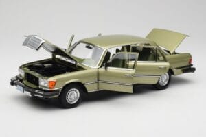 Mercedes 450 SEL W116 J.R. Ewing Dallas Silvergrön Norev 1:18 183975 Metall — bild 3 av 8