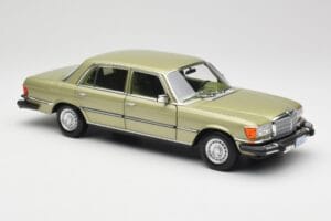 Mercedes 450 SEL W116 J.R. Ewing Dallas Silvergrön Norev 1:18 183975 Metall — bild 4 av 8