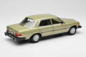 Mercedes 450 SEL W116 J.R. Ewing Dallas Silvergrön Norev 1:18 183975 Metall — bild 5 av 8