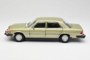Mercedes 450 SEL W116 J.R. Ewing Dallas Silvergrön Norev 1:18 183975 Metall — bild 7 av 8