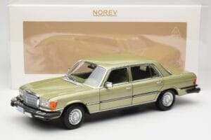 Mercedes 450 SEL W116 J.R. Ewing Dallas Silvergrön Norev 1:18 183975 Metall — bild 8 av 8