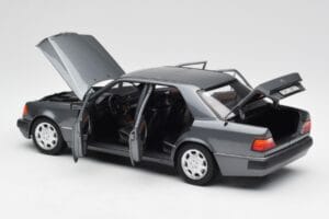 Mercedes 500 E W124 Pearl Grå Norev 1:18 183946 Metall — bild 5 av 8