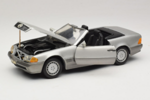 Mercedes SL 500 R129 Silver Revell 1:18 8801-P1 Metall — bild 2 av 8