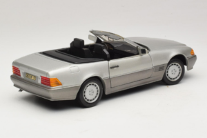 Mercedes SL 500 R129 Silver Revell 1:18 8801-P1 Metall — bild 3 av 8