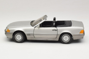 Mercedes SL 500 R129 Silver Revell 1:18 8801-P1 Metall — bild 4 av 8