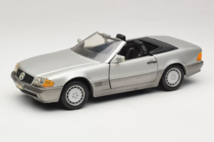 Mercedes SL 500 R129 Silver Revell 1:18 8801-P1 Metall