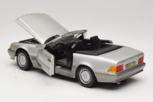 Mercedes SL 500 R129 Silver Revell 1:18 8801-P1 Metall — bild 5 av 8