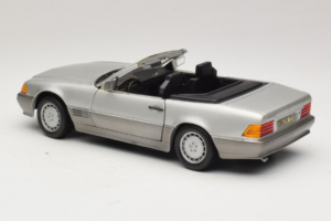 Mercedes SL 500 R129 Silver Revell 1:18 8801-P1 Metall — bild 7 av 8