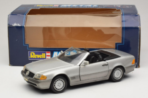 Mercedes SL 500 R129 Silver Revell 1:18 8801-P1 Metall — bild 8 av 8