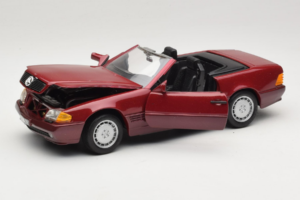Mercedes 500 SL R129 Mörkröd Revell 1:18 8801 Metall — bild 2 av 8