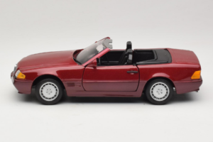 Mercedes 500 SL R129 Mörkröd Revell 1:18 8801 Metall — bild 4 av 8