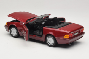 Mercedes 500 SL R129 Mörkröd Revell 1:18 8801 Metall — bild 5 av 8