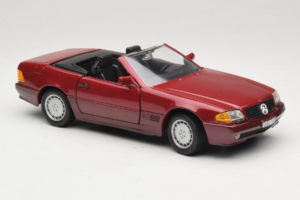 Mercedes 500 SL R129 Mörkröd Revell 1:18 8801 Metall — bild 6 av 8
