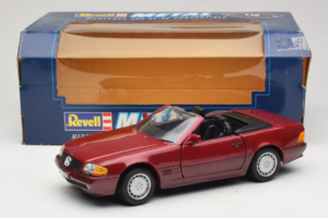 Mercedes 500 SL R129 Mörkröd Revell 1:18 8801 Metall — bild 8 av 8
