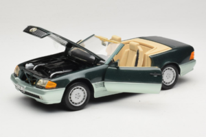 Mercedes 500 SL R129 Silvergrön Revell 1:18 8802 Metall — bild 2 av 8