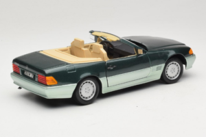 Mercedes 500 SL R129 Silvergrön Revell 1:18 8802 Metall — bild 3 av 8