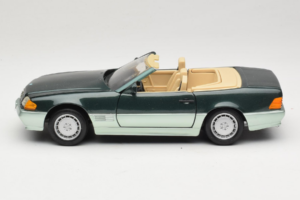 Mercedes 500 SL R129 Silvergrön Revell 1:18 8802 Metall — bild 4 av 8
