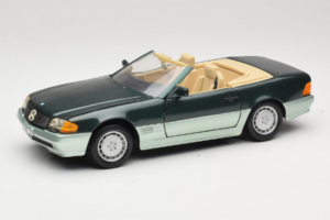 Mercedes 500 SL R129 Silvergrön Revell 1:18 8802 Metall
