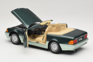 Mercedes 500 SL R129 Silvergrön Revell 1:18 8802 Metall — bild 5 av 8