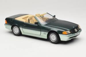 Mercedes 500 SL R129 Silvergrön Revell 1:18 8802 Metall — bild 6 av 8