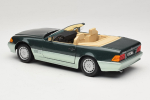 Mercedes 500 SL R129 Silvergrön Revell 1:18 8802 Metall — bild 7 av 8