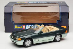 Mercedes 500 SL R129 Silvergrön Revell 1:18 8802 Metall — bild 8 av 8