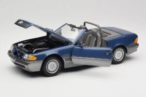 Mercedes SL 500 R129 Nautic Blue Metallic Revell 1:18 8081 Metall — bild 2 av 8