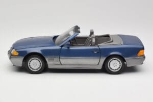 Mercedes SL 500 R129 Nautic Blue Metallic Revell 1:18 8081 Metall — bild 4 av 8