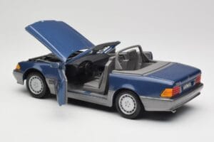 Mercedes SL 500 R129 Nautic Blue Metallic Revell 1:18 8081 Metall — bild 5 av 8