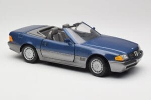 Mercedes SL 500 R129 Nautic Blue Metallic Revell 1:18 8081 Metall — bild 6 av 8