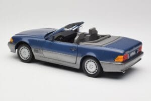 Mercedes SL 500 R129 Nautic Blue Metallic Revell 1:18 8081 Metall — bild 7 av 8