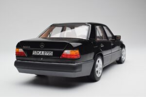 Mercedes 500E W124 Svart Limited Edition Norev 1:18 183949 Metall — bild 10 av 12