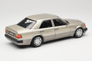 Mercedes 500E W124 Smoke Silver Återförsäljar Upplaga Norev 1:18 B66040724 Metall — bild 3 av 8