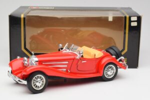 Mercedes 500K Roadster Röd Bburago 1:18 3020 Metall — bild 8 av 8